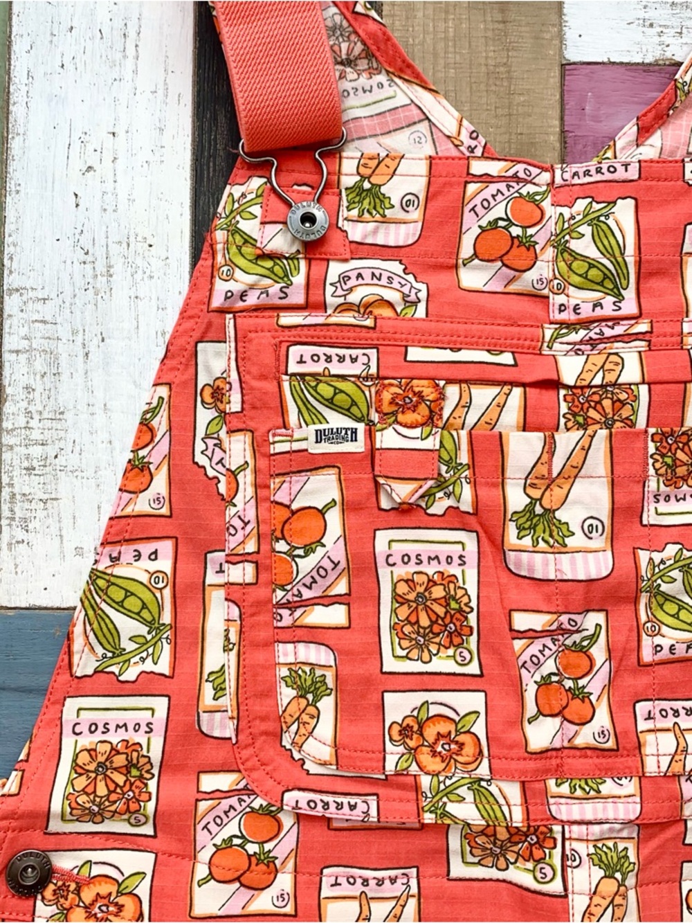 NWT Duluth Medium x35L Heirloom Gardening Bib Overalls Coral Seed Packets Farm - Picture 4 of 9